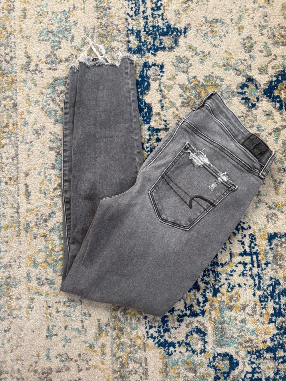 American Eagle Outfitters Gray Distressed Ankle Jeans